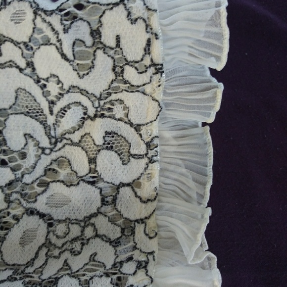 Used once Nanette Lepore blouse, Size XS - Picture 2 of 3